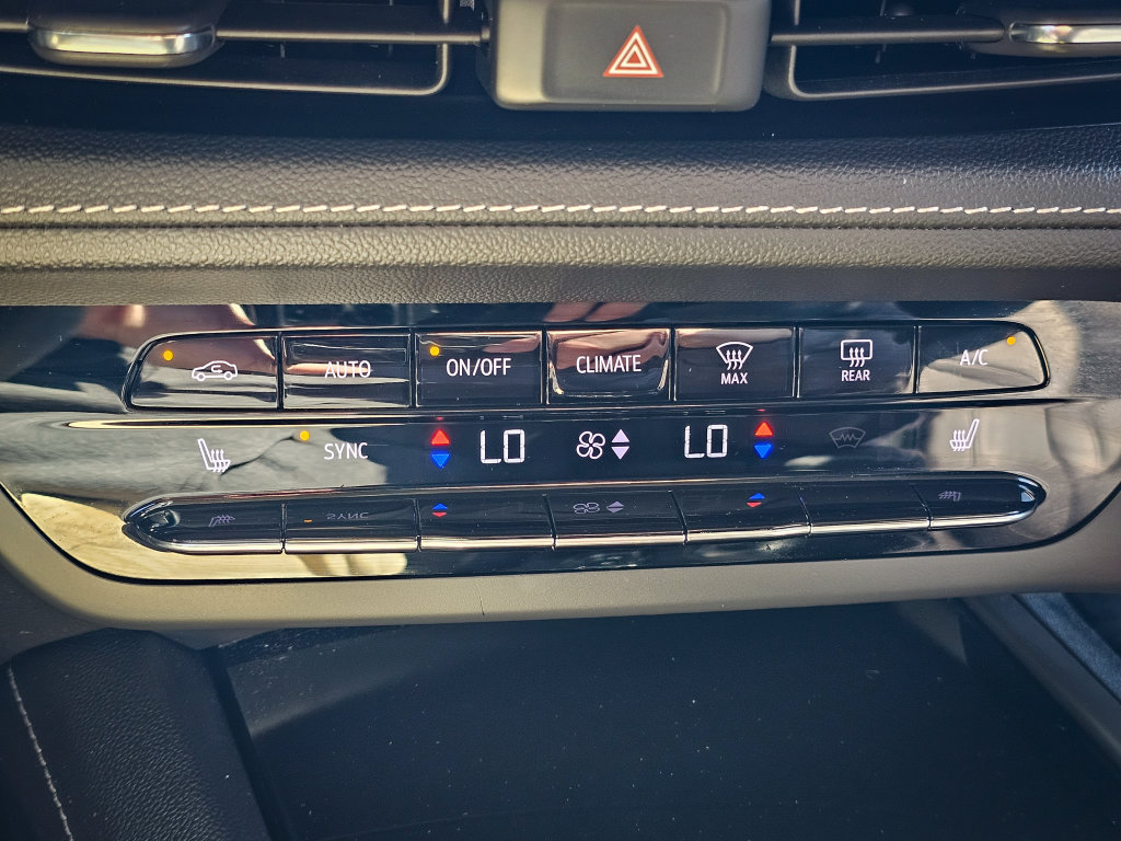 Used 2022 Buick Envision Essence w/ Safety Package FWD image 27