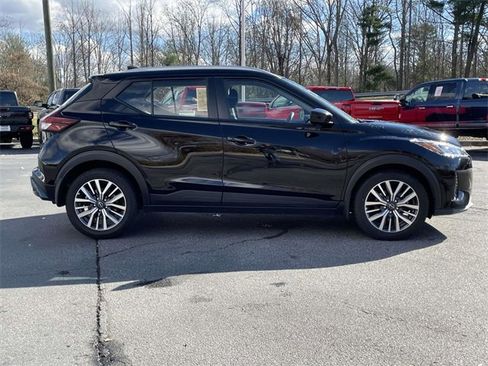 Used 2024 Nissan Kicks SV image 6