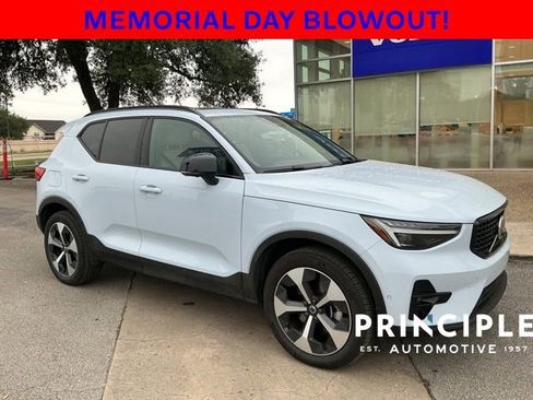 Certified 2026 Volvo XC40 B5 Plus AWD/4WD image 1