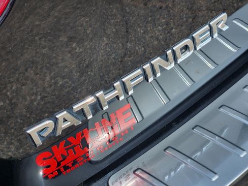 Used 2017 Nissan Pathfinder Platinum w/ Family Entertainment Package image 8