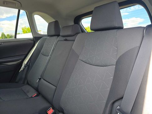 Used 2021 Toyota RAV4 XLE w/ XLE Grade Weather Package AWD/4WD image 17