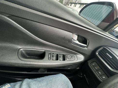 Used 2019 Hyundai Santa Fe SE FWD image 23