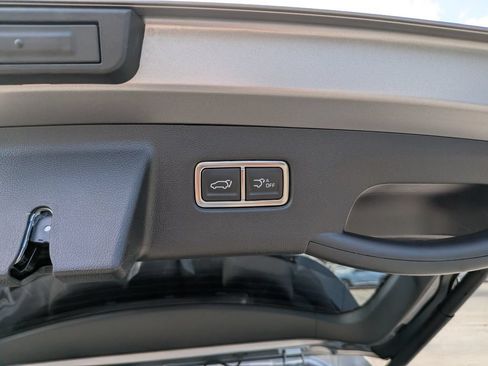 Certified 2025 Kia Sorento SX Prestige AWD/4WD image 14