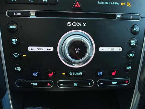 Used 2018 Ford Explorer Platinum image 19