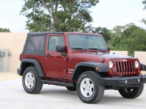 Used 2010 Jeep Wrangler Rubicon w/ PWR Convenience Group AWD/4WD image 2