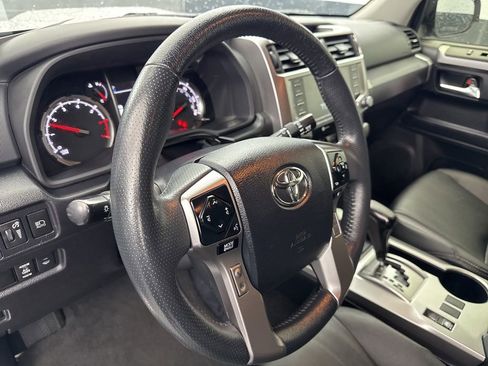 Used 2022 Toyota 4Runner TRD Sport AWD/4WD image 9