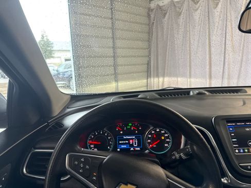 Used 2020 Chevrolet Equinox LT FWD image 23