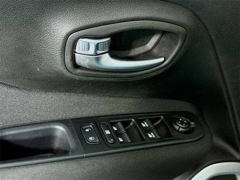 Used 2021 Jeep Renegade Sport w/ Sport Appearance Group image 22