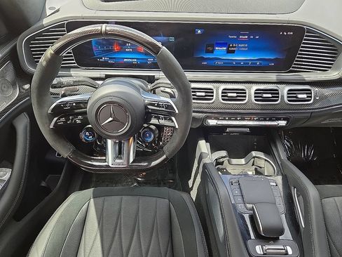 Used 2025 Mercedes-Benz GLS 63 AMG 4MATIC image 19