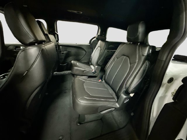 New 2026 Chrysler Pacifica Select AWD/4WD image 22