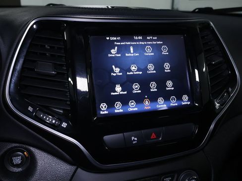 Used 2020 Jeep Cherokee Limited image 28