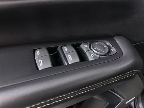 Used 2025 GMC Yukon Elevation AWD/4WD image 24