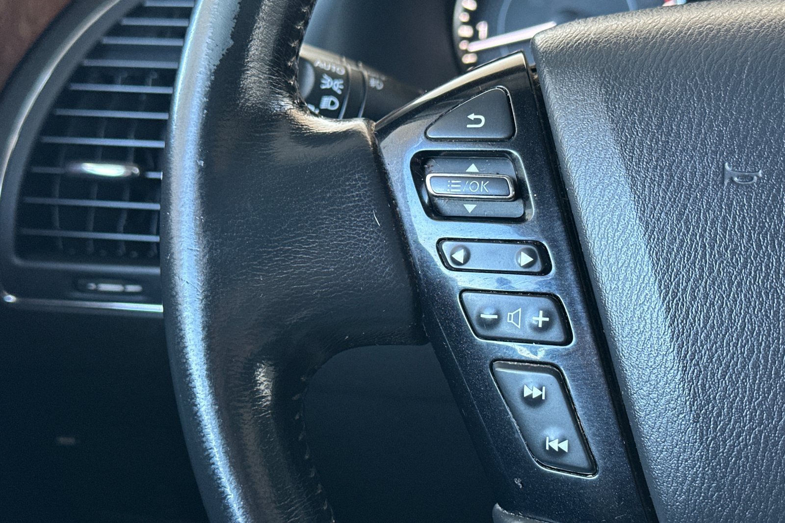 Used 2022 Nissan Armada SL RWD image 33