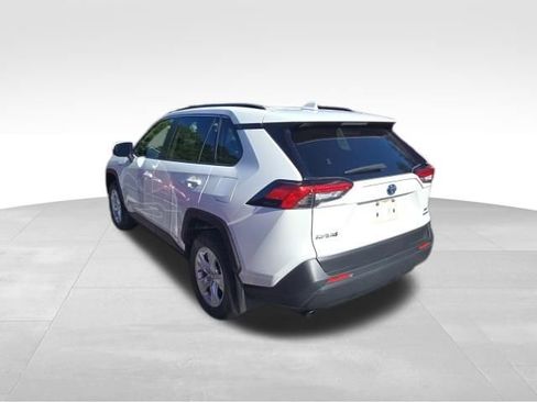 Used 2021 Toyota RAV4 XLE w/ Convenience Package AWD/4WD image 3