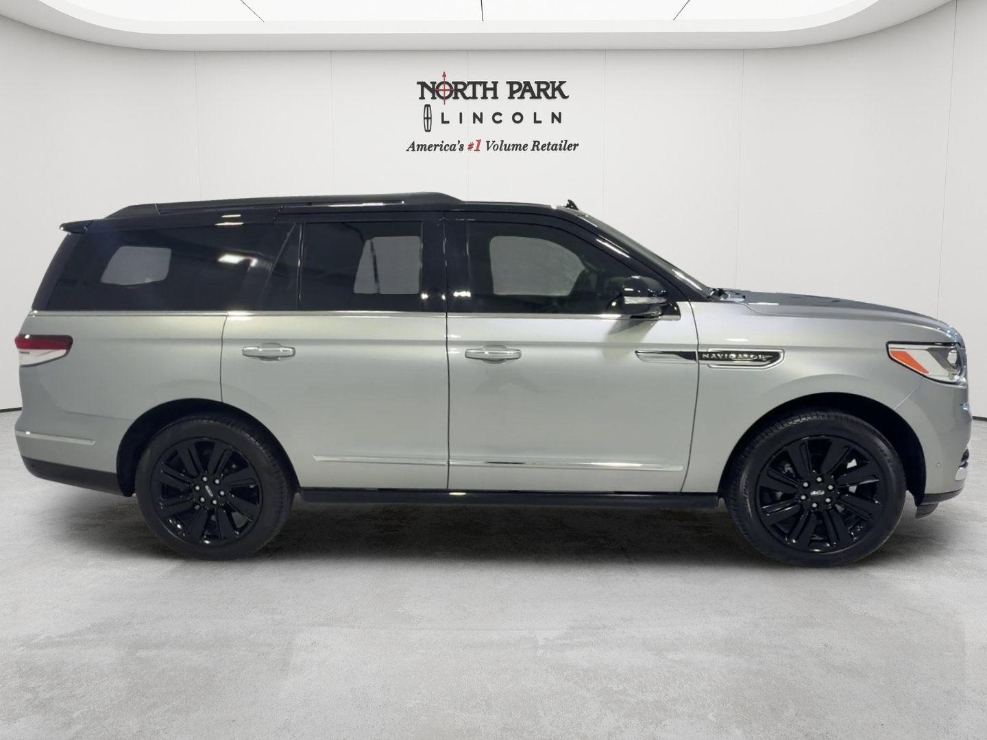 Used 2024 Lincoln Navigator Black Label AWD/4WD image 6