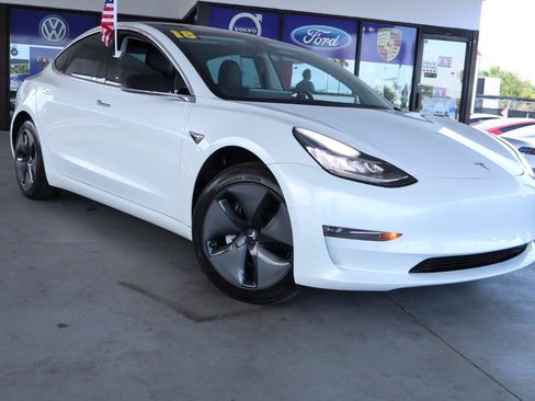 Used 2018 Tesla Model 3 Mid Range RWD image 3
