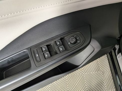 Used 2025 Volkswagen Taos SE AWD/4WD image 13