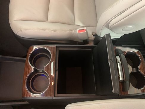 Used 2017 Toyota Sienna Limited Premium image 29