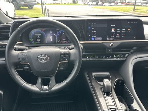 Certified 2025 Toyota Crown Signia image 7