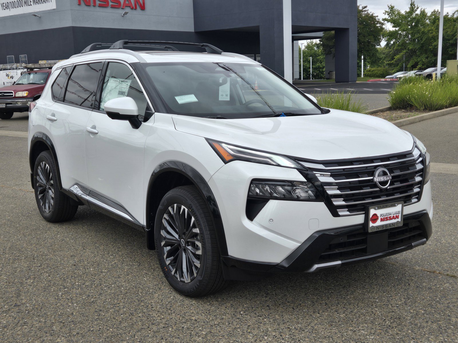 New 2026 Nissan Rogue Platinum w/ Platinum Premium Package AWD/4WD image 1