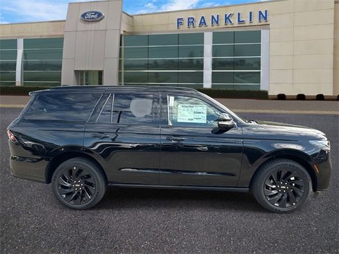 New 2025 Lincoln Navigator Reserve w/ Jet Appearance Package image 8