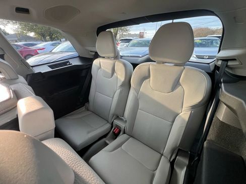 Used 2016 Volvo XC90 T6 Momentum w/ Momentum Plus Package image 21