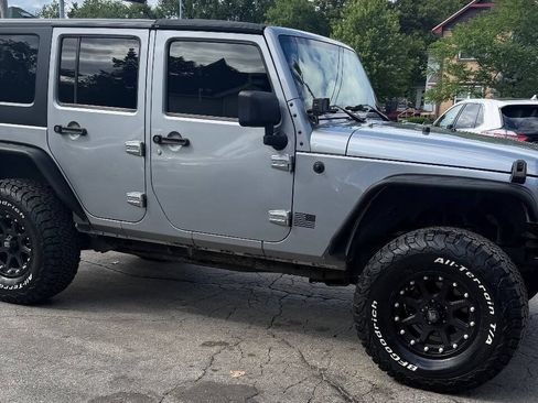 Used 2014 Jeep Wrangler Unlimited Sport w/ Quick Order Package 24S AWD/4WD image 7