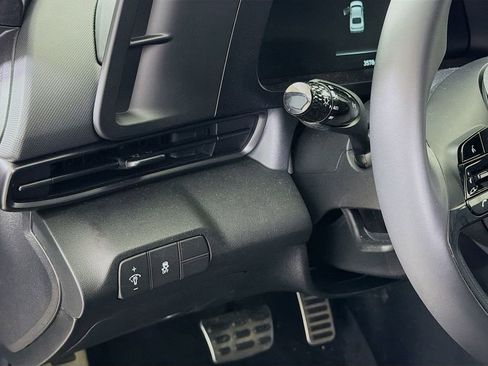 Used 2025 Hyundai Elantra Sport image 12