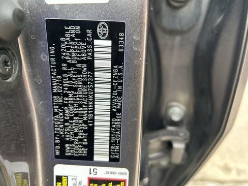 Used 2019 Toyota Camry LE image 5