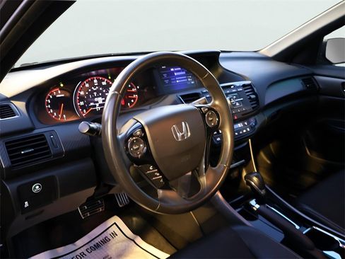 Used 2017 Honda Accord Sport image 18