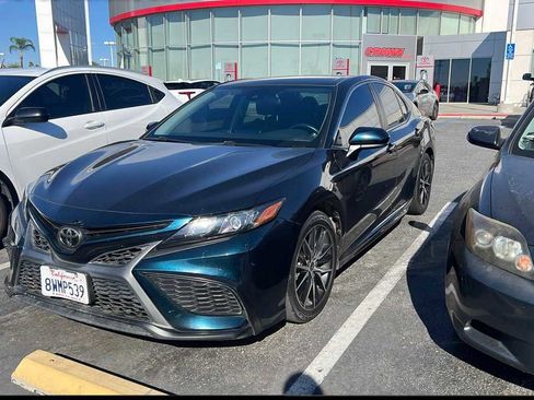 Used 2021 Toyota Camry SE image 1