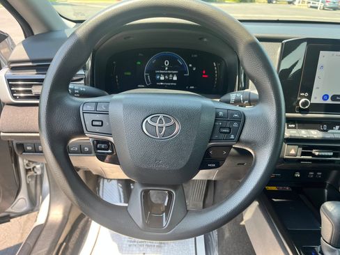 Used 2025 Toyota Camry LE FWD image 13