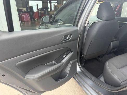 Used 2023 Nissan Altima 2.5 SV FWD image 11