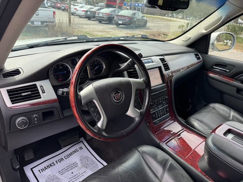 Used 2012 Cadillac Escalade Luxury image 49