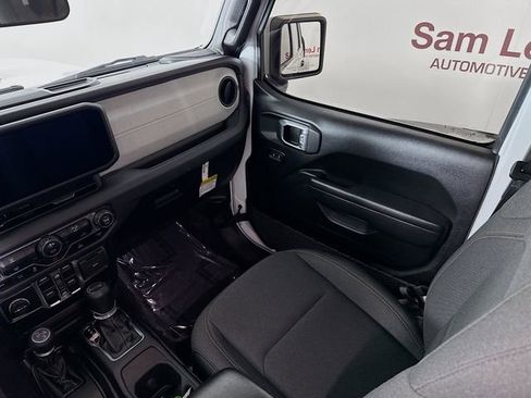Used 2024 Jeep Wrangler Unlimited image 21