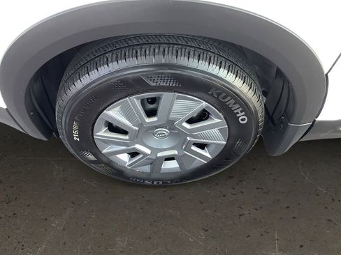 Used 2025 Nissan Kicks S image 10