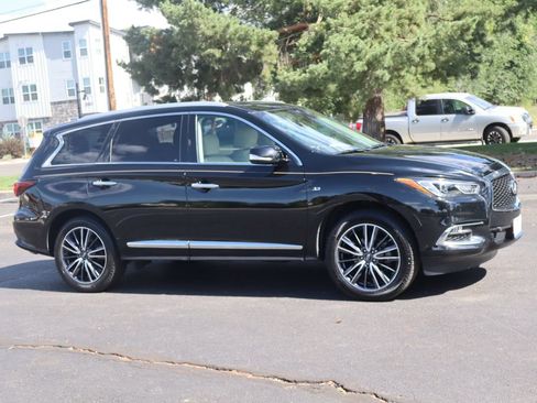 Used 2017 INFINITI QX60 Luxe w/ Premium Plus Package AWD/4WD image 2