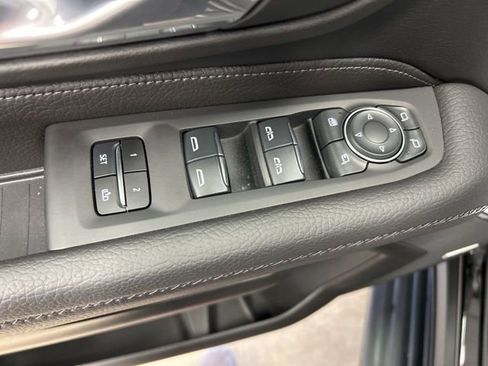 Used 2024 GMC Yukon Denali w/ Advanced Technology Package image 14