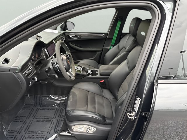 Used 2026 Porsche Macan GTS AWD/4WD image 9