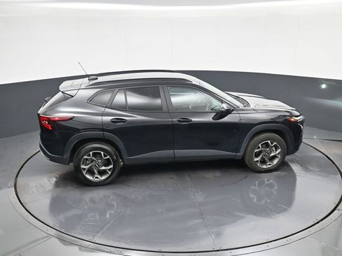 Used 2024 Chevrolet Trax LT w/ LT Convenience Package image 30