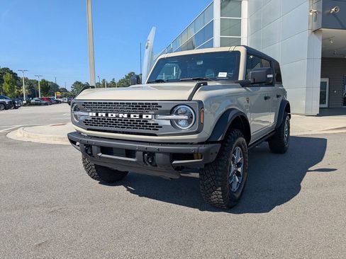 New 2025 Ford Bronco Badlands image 11