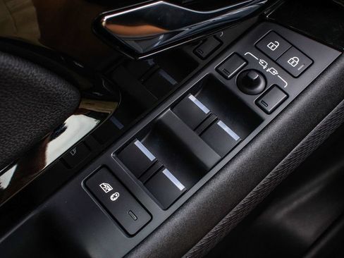 Used 2023 Land Rover Range Rover Evoque S AWD/4WD image 10