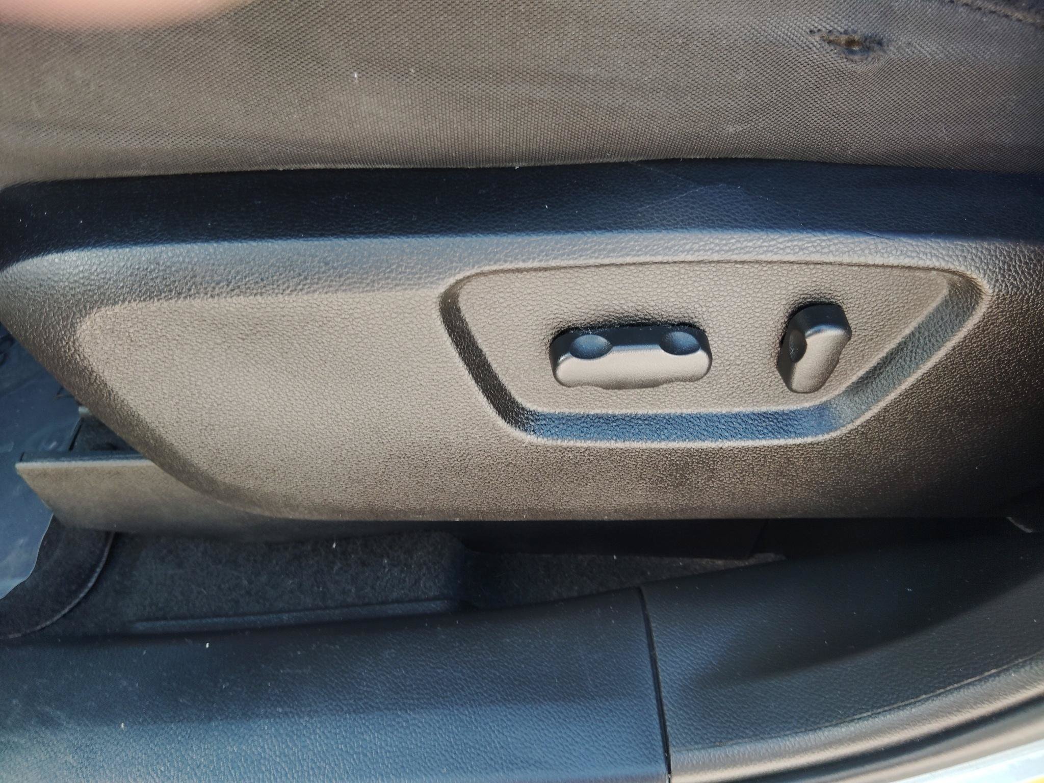 Used 2014 Chevrolet Captiva Sport LS FWD image 14