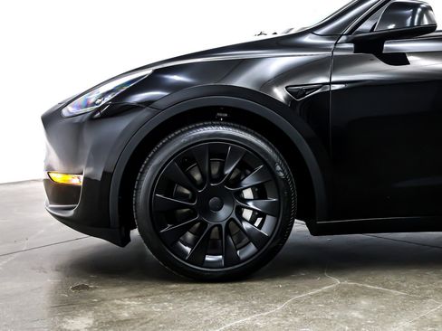 Used 2023 Tesla Model Y Long Range image 10