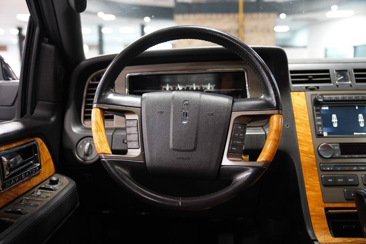 Used 2012 Lincoln Navigator 4WD image 38