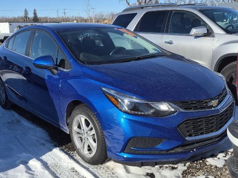 Used 2018 Chevrolet Cruze LT image 2