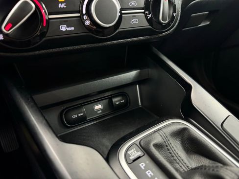 Used 2025 Kia Soul LX w/ LX Technology Package image 25