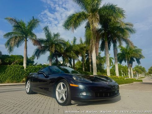 Used 2013 Chevrolet Corvette Coupe w/ 2LT Preferred Equipment Group RWD image 2