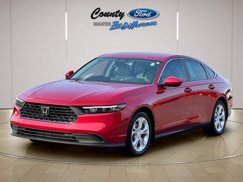Used 2023 Honda Accord LX image 2