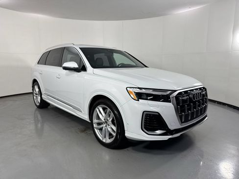 Used 2025 Audi Q7 3.0T Premium Plus w/ Premium Plus Package AWD/4WD image 3